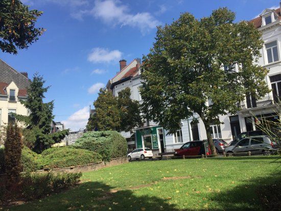 Place du Chatelain Market